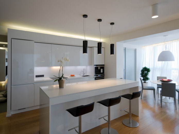 Conception d'une cuisine combinée avec une loggia dans un style loft minimalisme