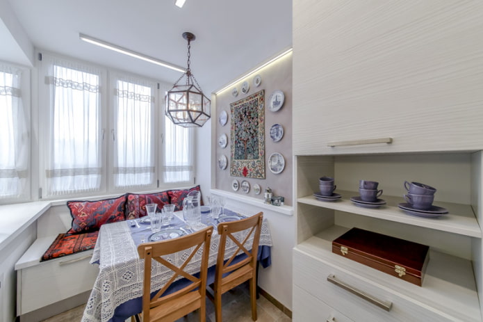 Espace de repos sur le balcon dans la cuisine