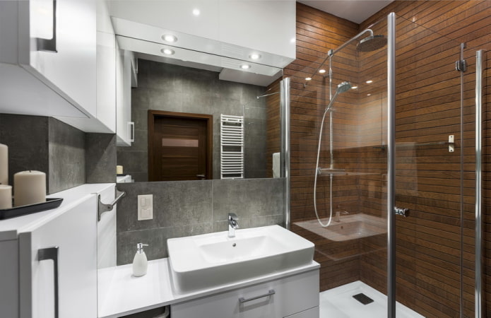 Intérieur de la salle de bain d'un appartement de 36 m²