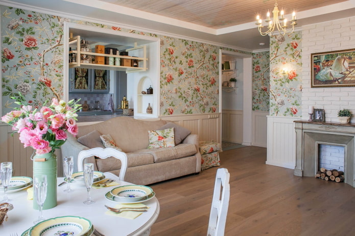 Salon avec une fenêtre de service