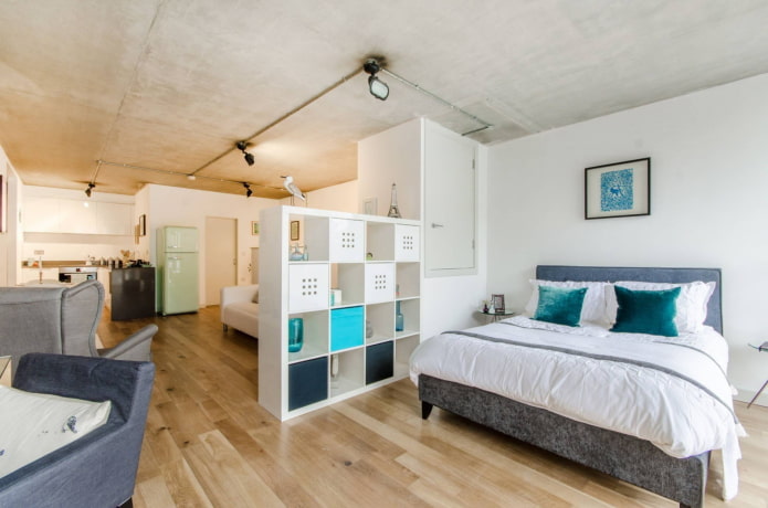 Studio loft avec des détails lumineux
