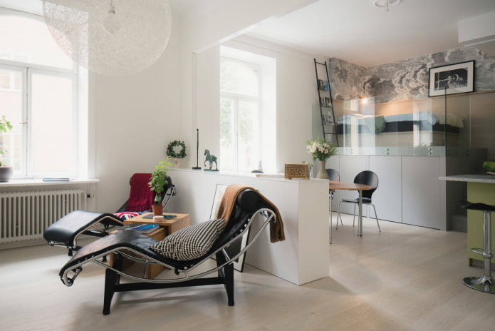 Zonage avec une commode et du verre