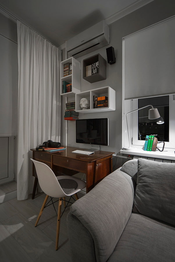 espace de travail dans l'appartement