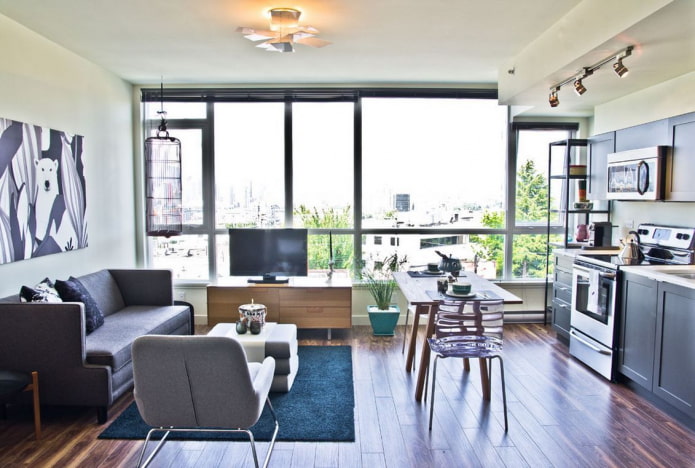 Intérieur d'un studio avec fenêtres panoramiques