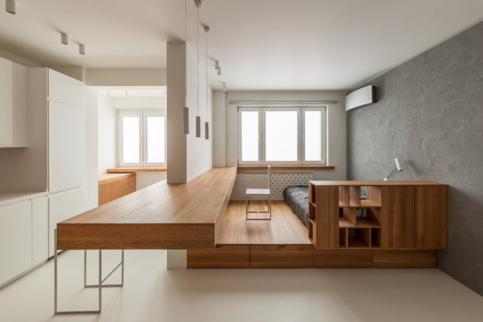 Intérieur d'un studio avec deux fenêtres