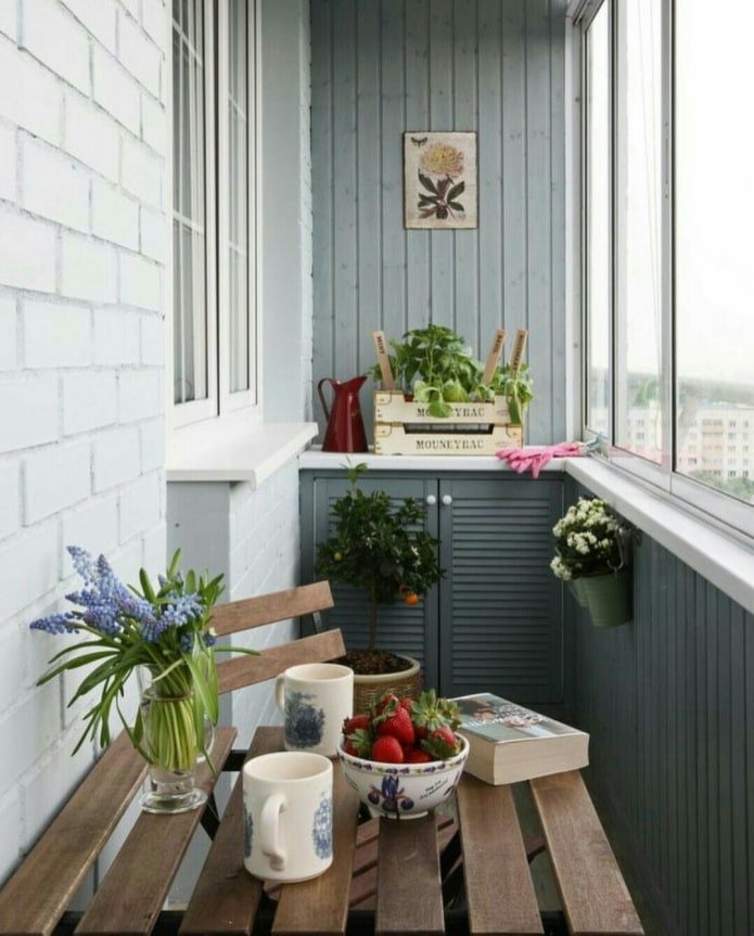 Salle à manger sur le balcon