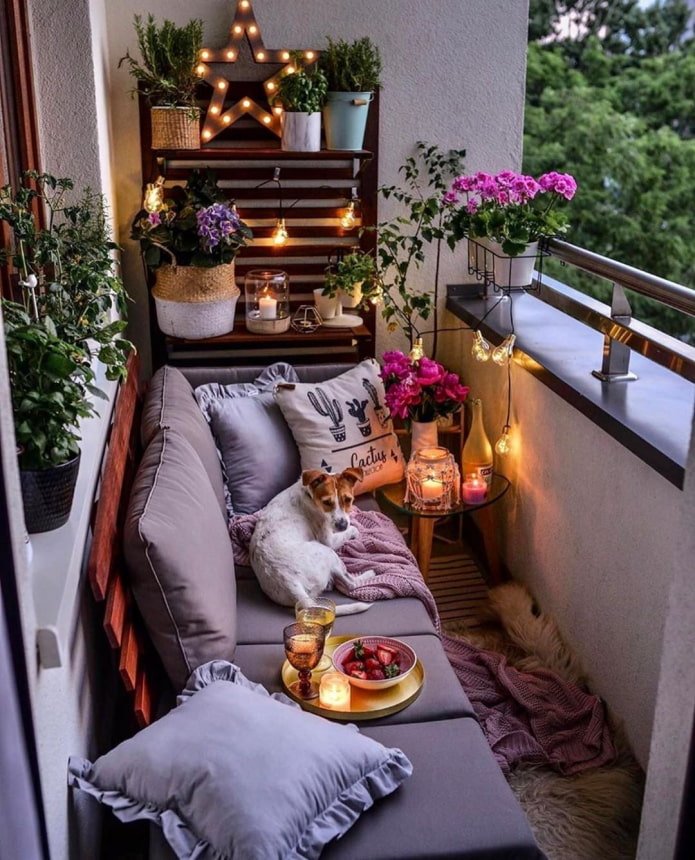 balcon ouvert et chaleureux
