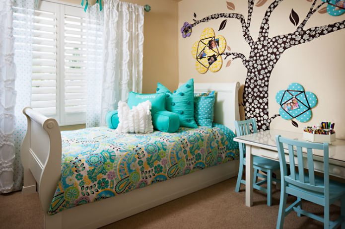 Chambre d'enfant aux touches turquoise