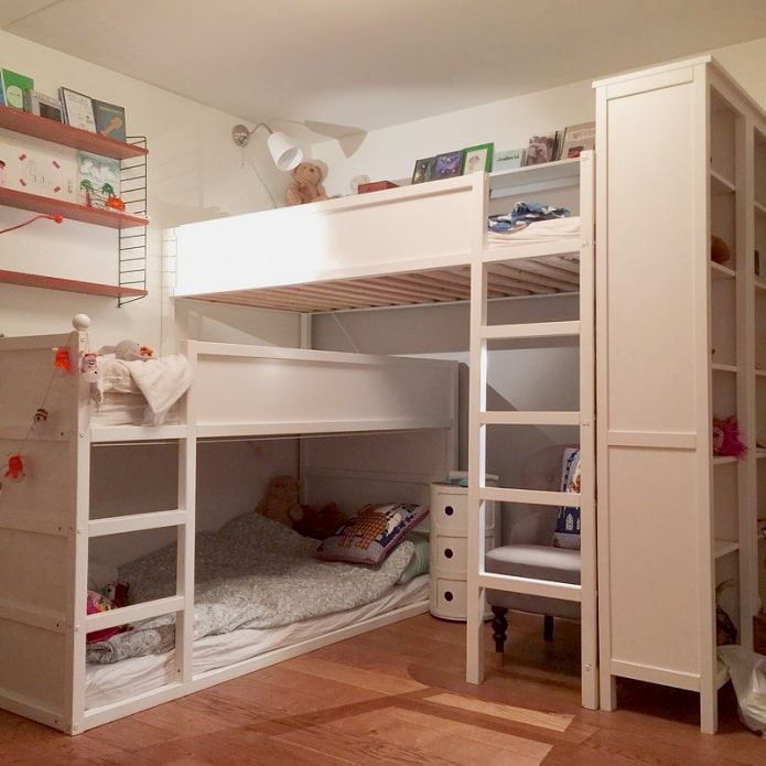 Chambre d'enfant compacte pour trois enfants