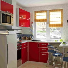 Petite cuisine design avec un comptoir de bar-4