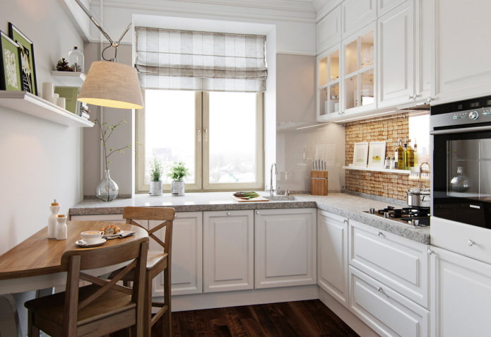 Décoration et textiles à l'intérieur d'une petite cuisine