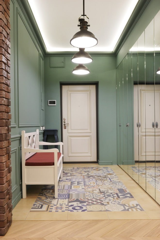 Éclairage intérieur d'un petit couloir