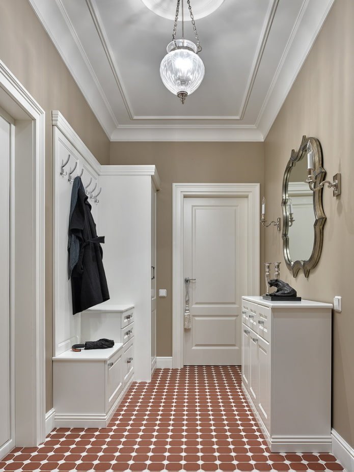 Éclairage intérieur d'un petit couloir