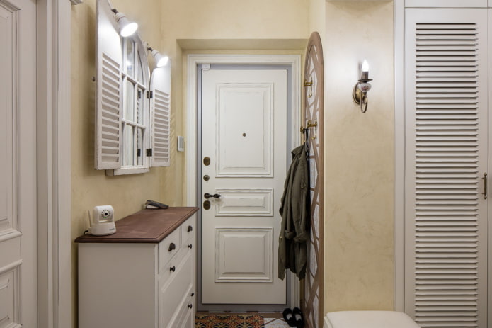 Éclairage intérieur d'un petit couloir