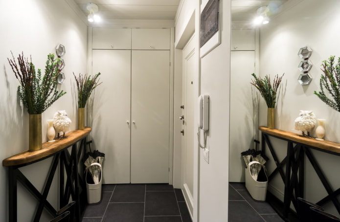 décoration à l'intérieur d'un petit couloir