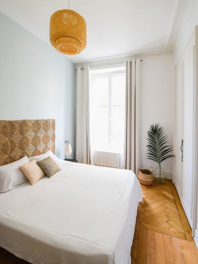 une chambre dans le style du minimalisme