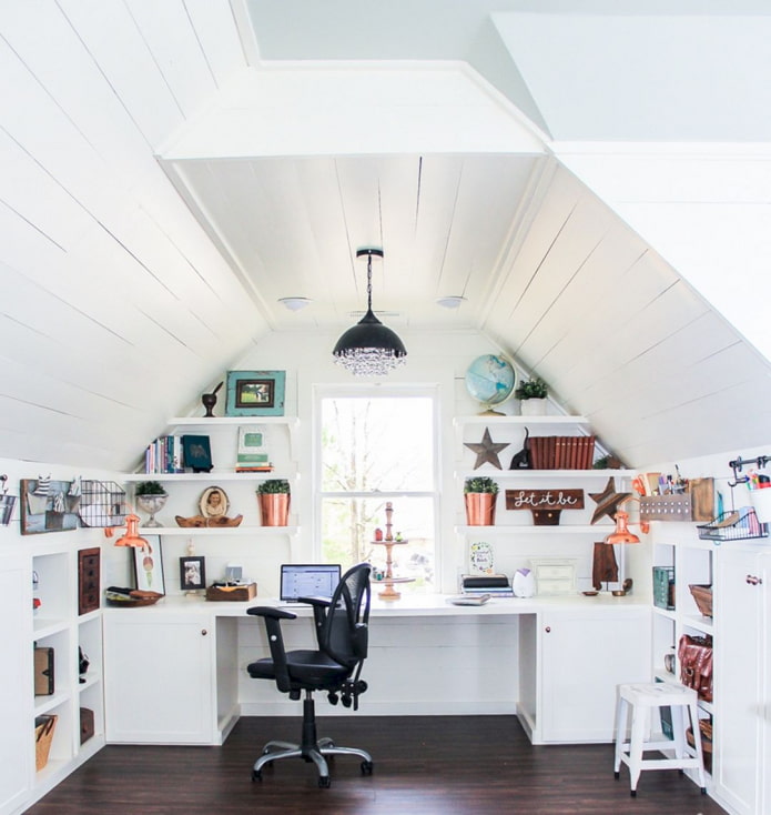 espace de travail dans les combles