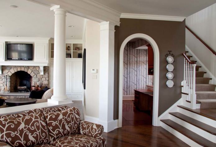 arche ovale dans un salon