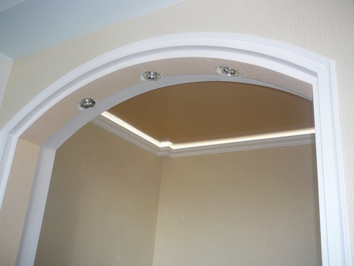 spots dans l'embrasure de la porte