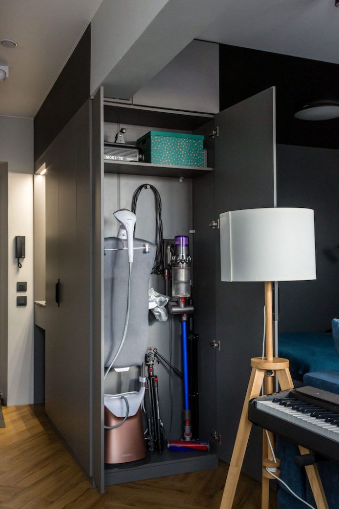 armoire et couloir