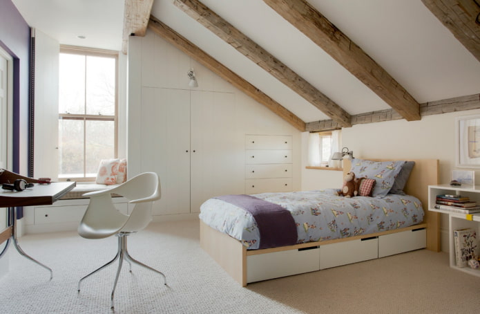 chambre d'enfant mansardée