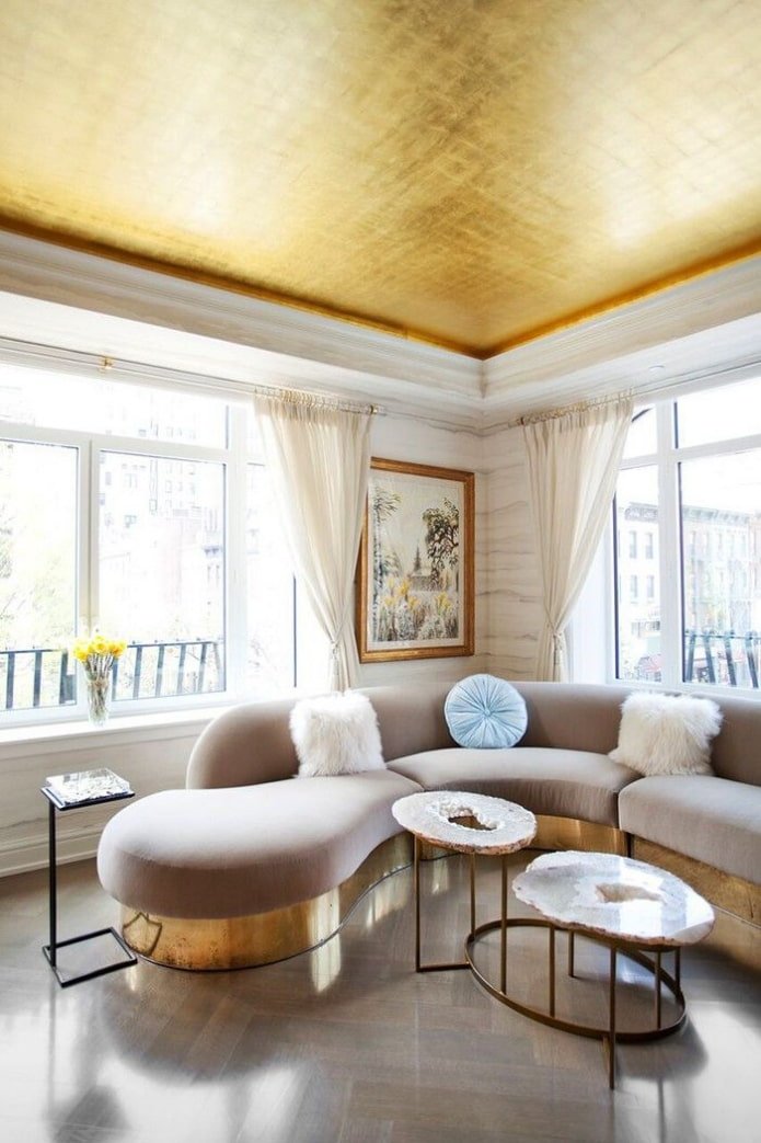 Plafond doré à l'intérieur