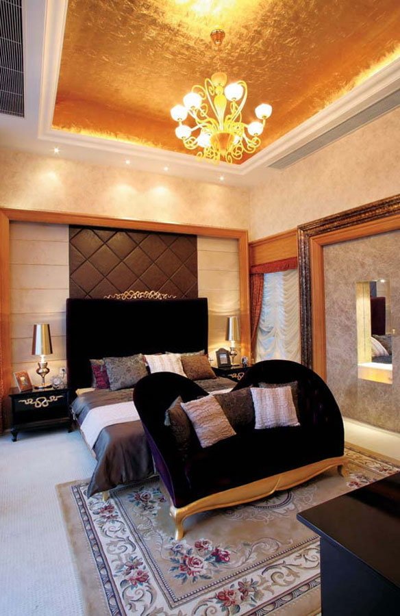 Plafond doré à l'intérieur
