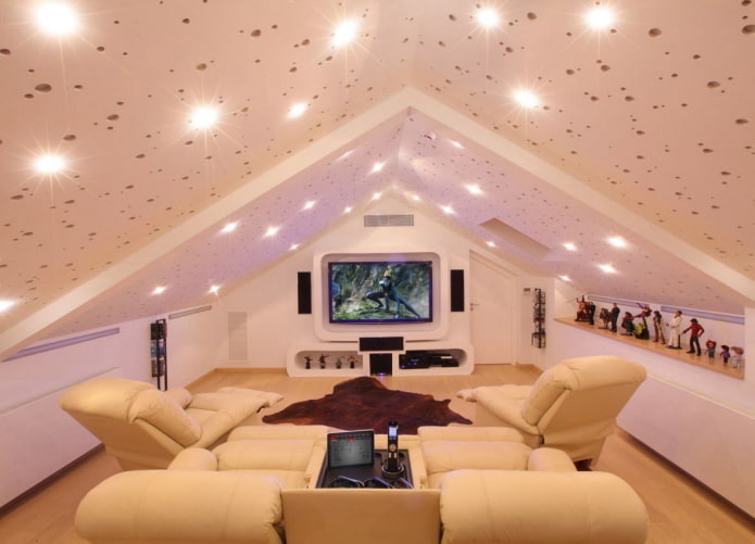 Plafond perforé dans les combles