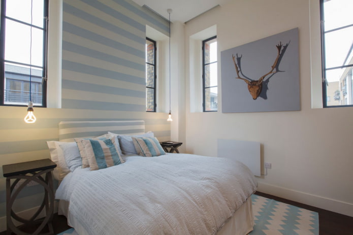 rayures sur le mur de la chambre