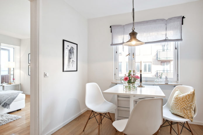 rideaux gris à l'intérieur 