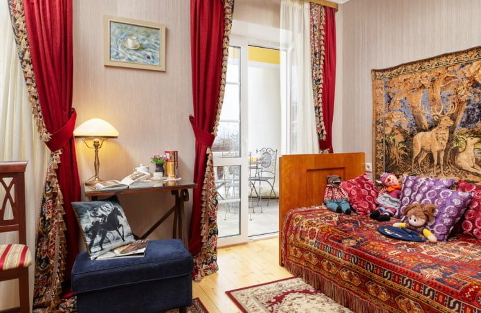 rideaux décorés de glands décoratifs