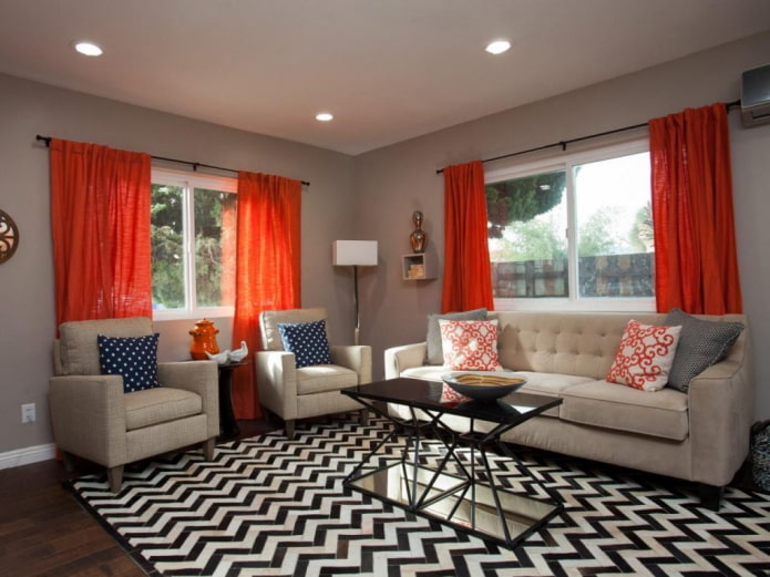 Rideaux orange au salon