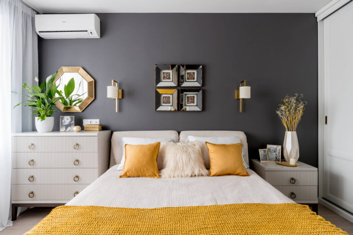 Mur gris dans la tête de lit