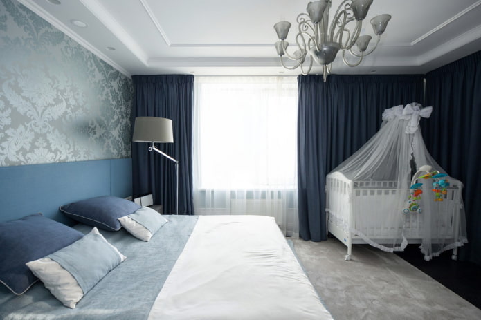 Chambre avec un lit bébé