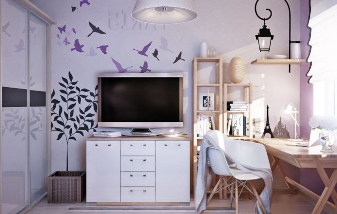 bureau dans la chambre d'une fille