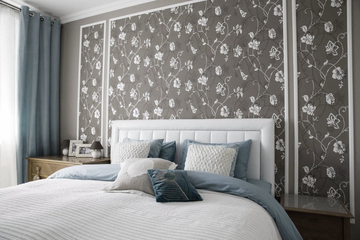 Intérieur de chambre avec papier peint gris