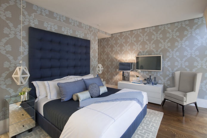 Papier peint gris-bleu dans l'intérieur de la chambre