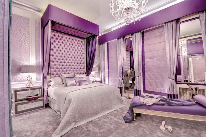 intérieur d'une chambre violette