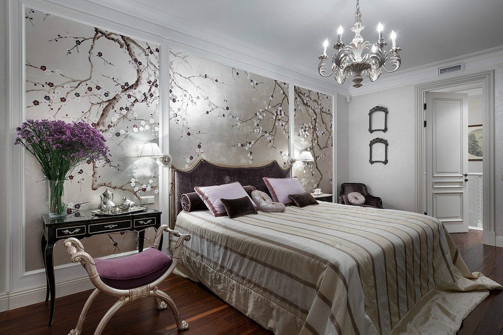 Design de chambre avec papier peint argenté