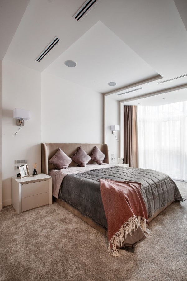 tapis au sol dans la chambre