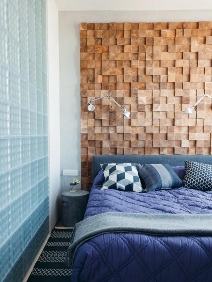 Chambre moderne avec un mur en bois