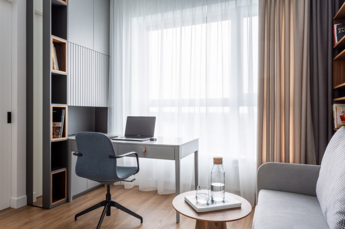Bureau dans un appartement de trois pièces