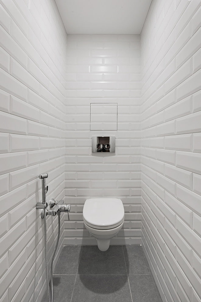 finition de toilettes dans un appartement de type Khrouchtchev
