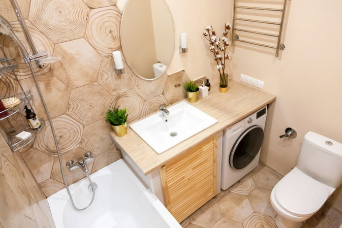 carrelage imitation bois dans la salle de bain