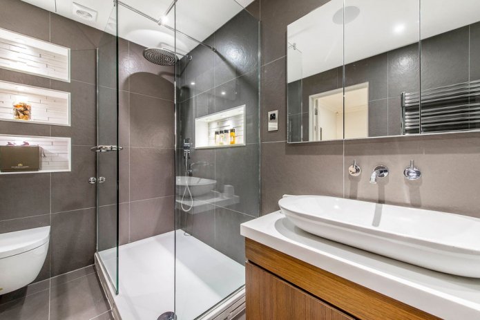 Salle de bain avec douche