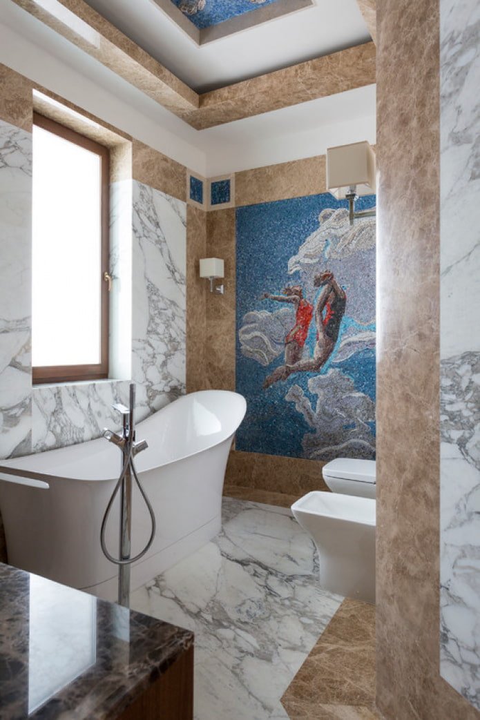 mosaïque sur le mur de la douche