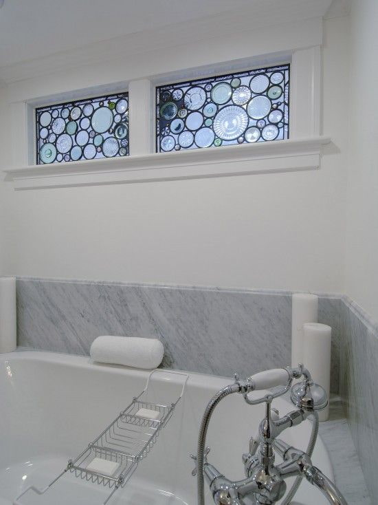 comment décorer une fenêtre dans la salle de bain