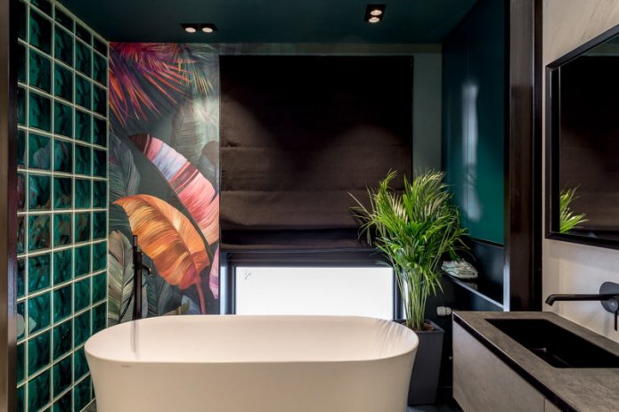Salle de bain avec fenêtre