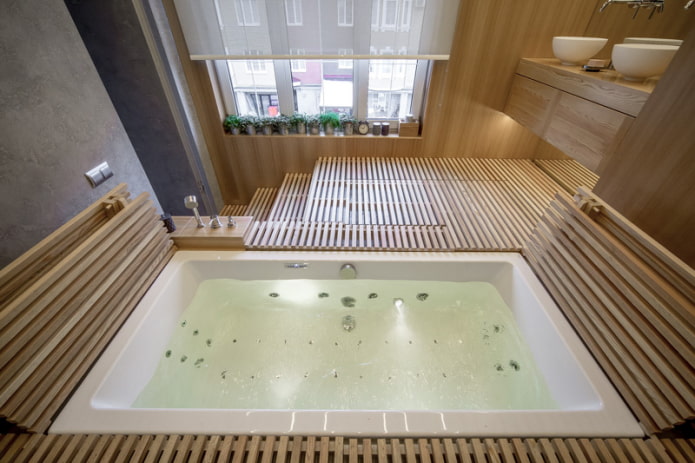 salle de bain sur podium avec fenêtre