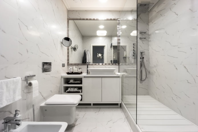 Schéma de couleurs d'une salle de bain combinée